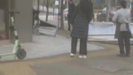 외벽 날아오고 간판 추락...전국 곳곳 돌풍 피해 / YTN