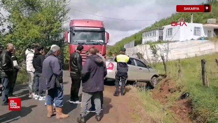 Sakarya'da kazada yan yatan otomobilde mahsur kalan 2 arkadaş o anları görüntüledi