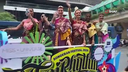 Tayland’da Songkran Su Festivali renkli görüntülerle başladı