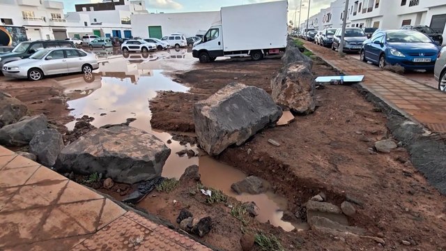 Emergencias recomienda limpiar el barro con palas tras las intensas lluvias en Lanzarote