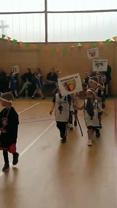 Défilé des baby-basketteurs au plateau du 13/04/2025