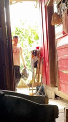 بڑی خطرناک بیوی ہے بے چارے شوہر کو ڈرا دیا 😁😁😁😁😂😂😅😅