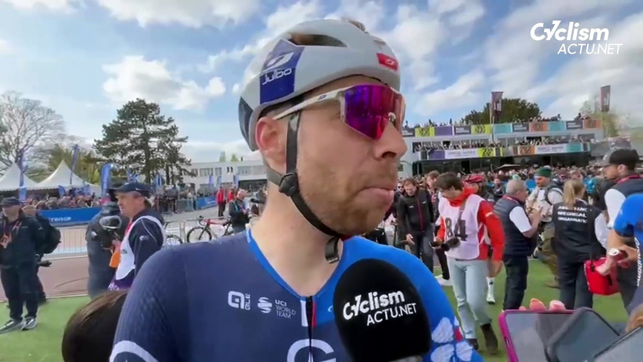 Cyclisme - Paris-Roubaix 2025 - Clément Russo : "Déçu... J'ai fait la moitié de la Trouée d'Arenberg à pied"