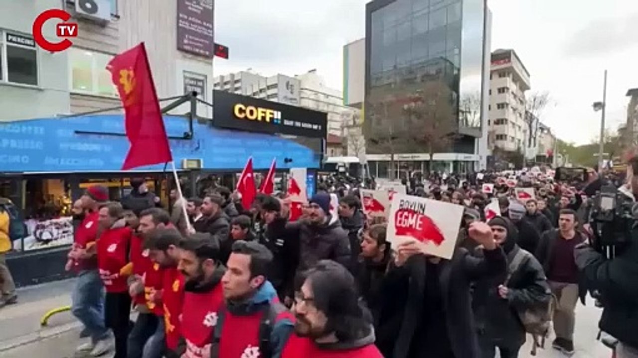 TKP’li gençler Ankara’da yürüyüş gerçekleştirdi: Gençler iktidara ‘hayali diploma’ verdi