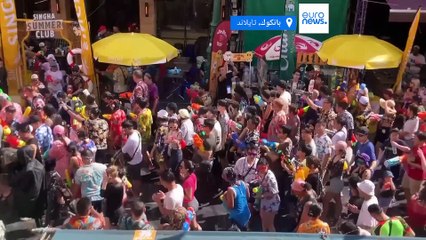 ألوان ومعارك مائية في مهرجان سونغكران في تايلاند بمناسبة السنة البوذية الجديدة