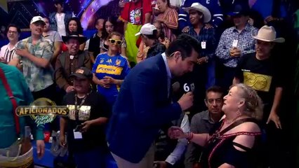 Señora se pasa de mano con 'El Pollo'