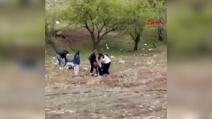 Elazığ’da genç kızların kavgası kamerada