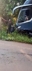Video: acidente entre carro e ônibus na BA-001 deixa uma vitima faltal