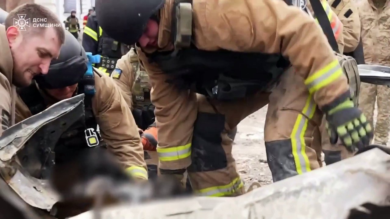 Ataque ruso deja más de 30 muertos y más de 100 heridos en Ucrania