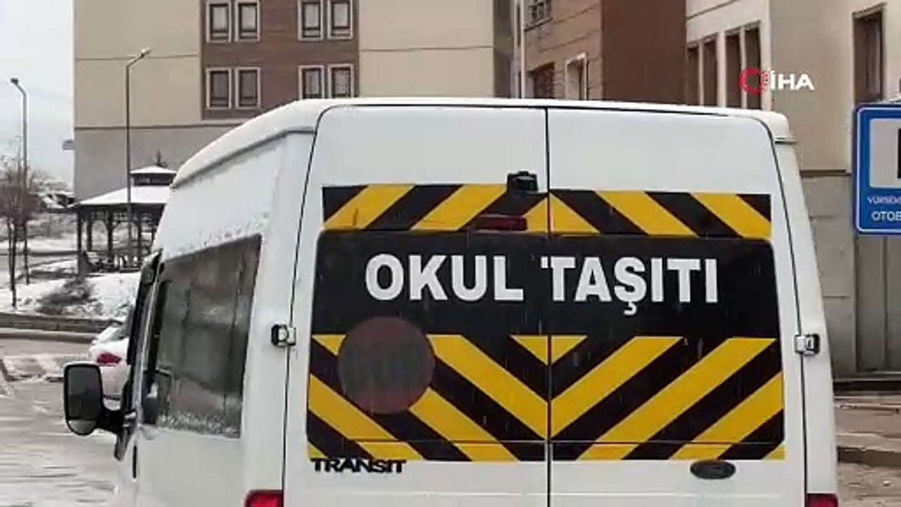 Yüksekova’da kar yağışı etkili oldu