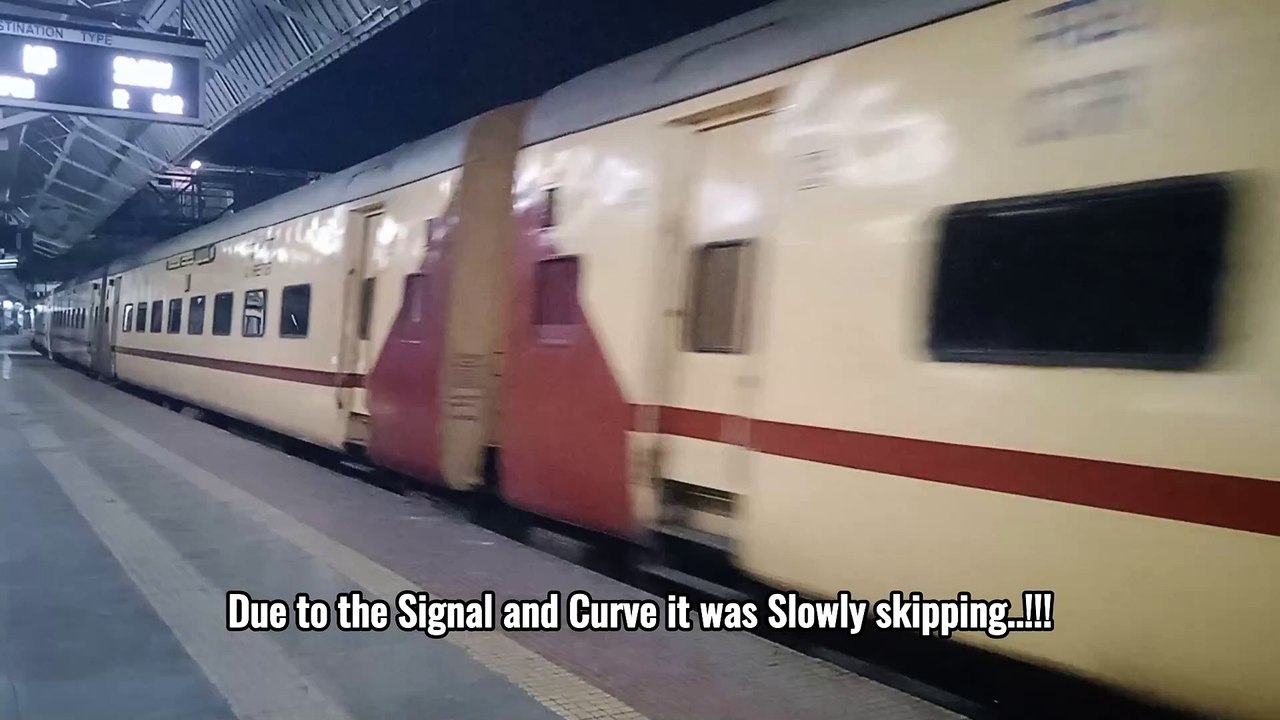 Midnight Railspotting at Ulhasnagar | WAP-4 Hauls CSMT Chennai Egmore Mail at Good Speed