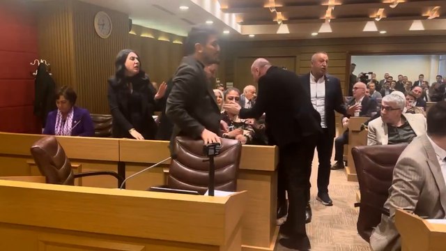 AKP'li belediye başkanı, CHP'li kadın üyeye küfür etti ortalık karıştı