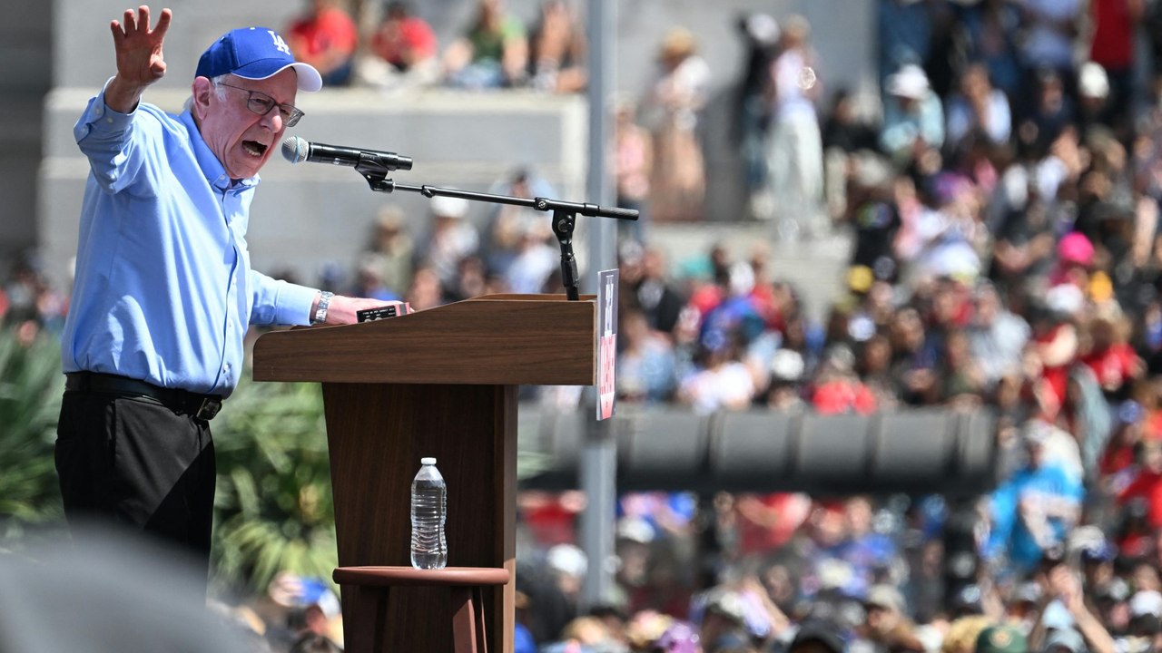 Protest gegen US-Regierung: Zehntausende bei Kundgebung mit Bernie Sanders