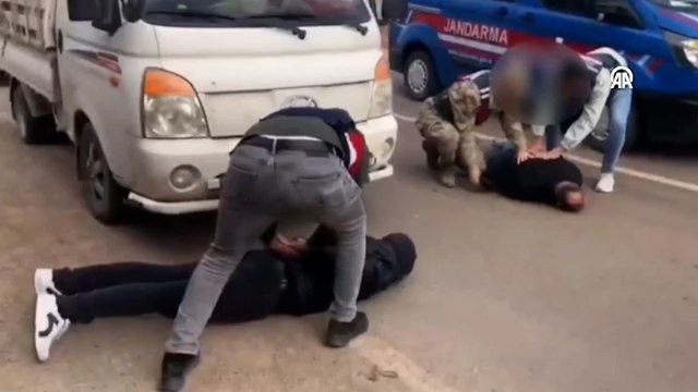 Hatay'da bir kamyonette 450 kurusıkı tabanca ele geçirildi