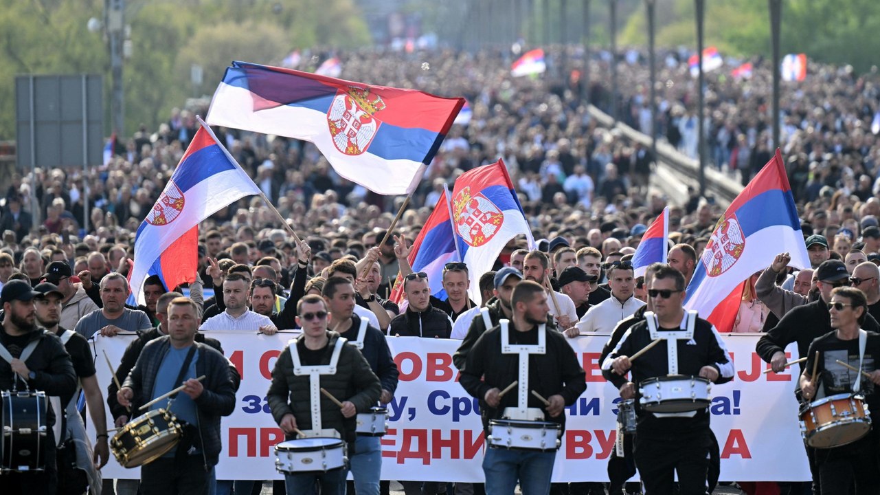 Massenproteste in Serbien: Präsident organisiert eigene Kundgebung
