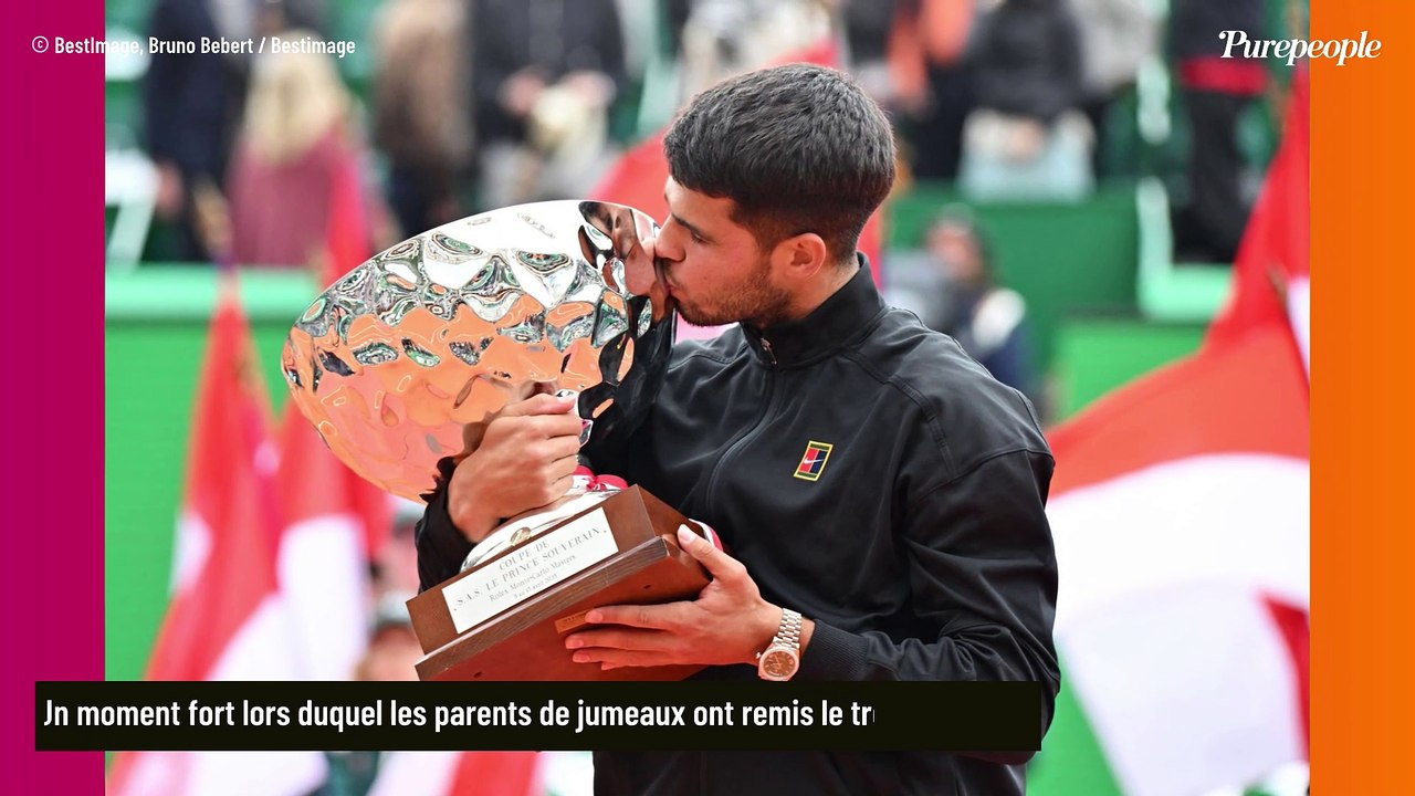 Bleu denim, perles et chignon flou : Charlene de Monaco affirme son style aux côtés de son mari Albert