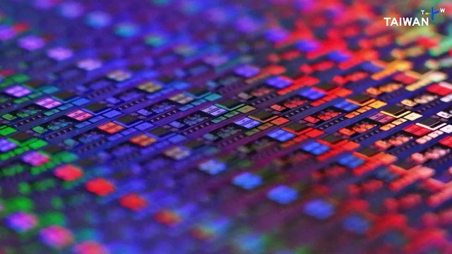 Taiwan Delays Relief Package as Trump Signals Chip Tariffs This Week