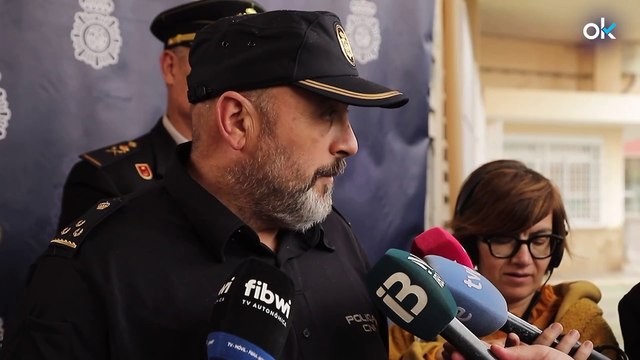 La Policía Nacional presenta nuevos vehículos para la realización in situ del DNI y pasaporte