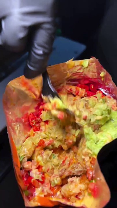 Follow for more ASMR videos🌮🍟 Credits: @burritobomba #mukbang #asmr #fastfood #asmreating