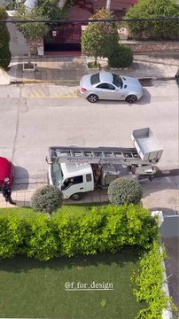 Ο Μάριος Καπότσης μάς δείχνει το νέο του σπίτι