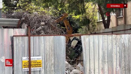 Kadıköy'de kepçe operatörü binanın beşinci katından düştü