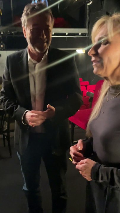 Bernard Montiel dans les coulisses de son émission "Olympiascope".