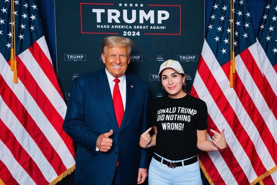 Laura Loomer, l'influenceuse complotiste et raciste qui murmure à l'oreille de Trump