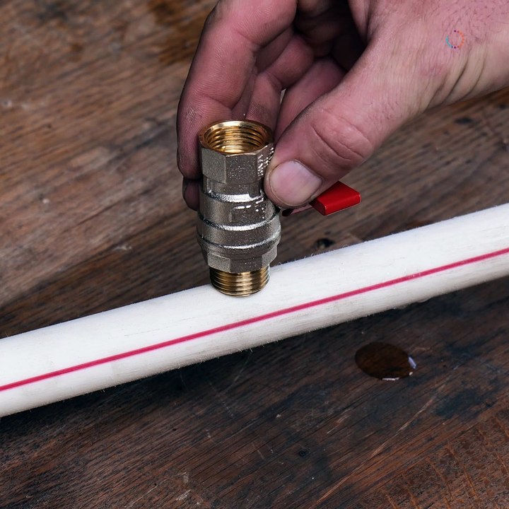 Securely embed a tap in a plastic pipe - video Dailymotion