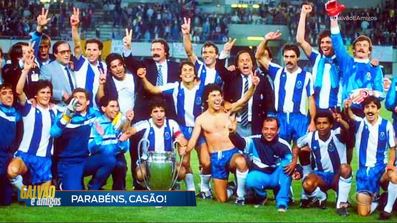 Casagrande ganha bolo e se emociona com homenagem por aniversário