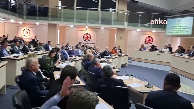 Nihat Zeybekci Kongre ve Kültür Merkezi’nin adı değiştirildi: AKP'liler salonu terk etti