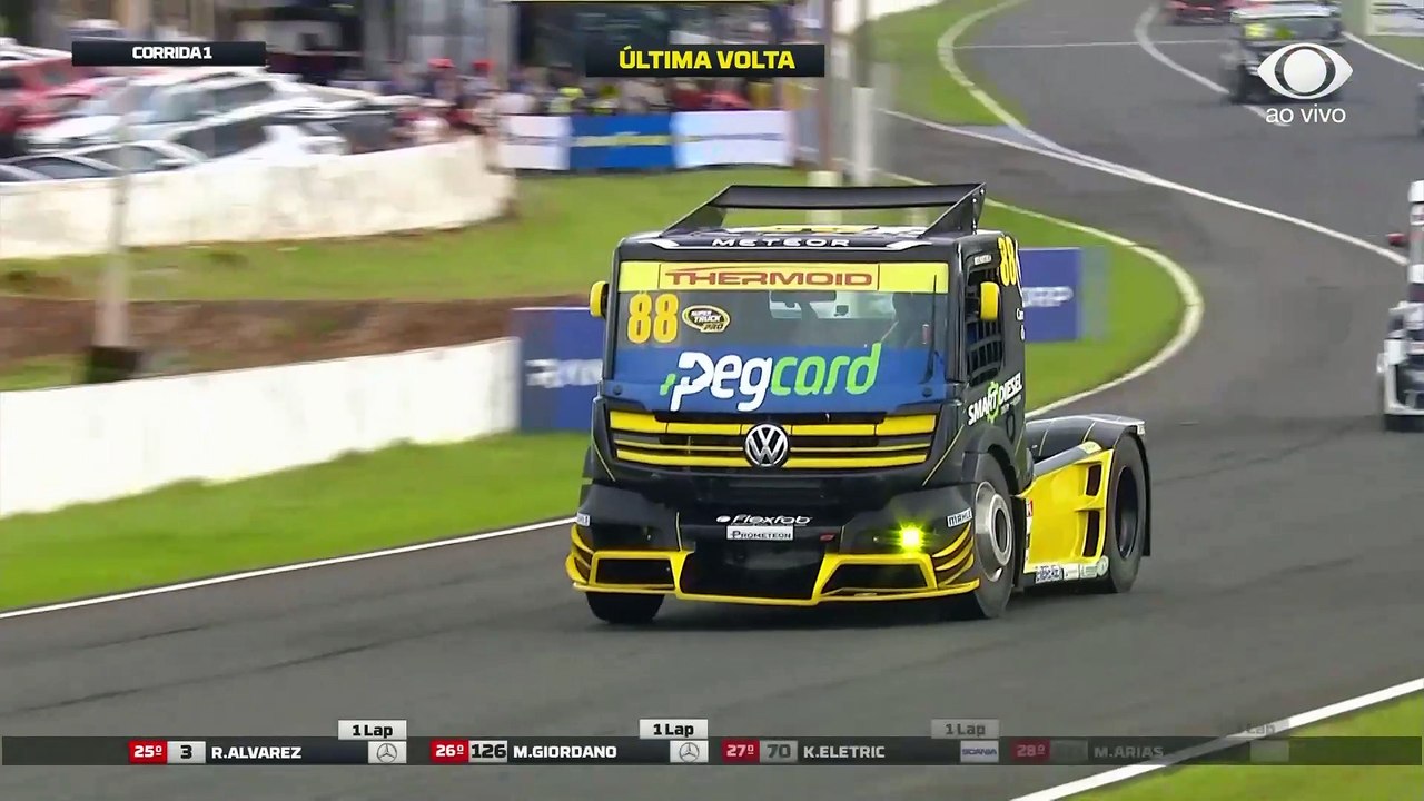 Beto Monteiro vence a corrida 1 de Londrina na Copa Truck; Nic Giaffone vence na Elite