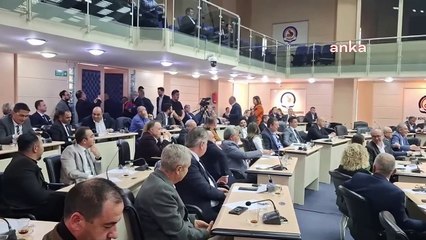 Nihat Zeybekci Kültür Merkezi’nin adı değiştirildi, AKP'liler salonu terk etti