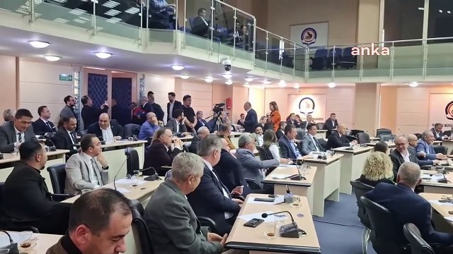Nihat Zeybekci Kongre ve Kültür Merkezi’nin adı değiştirildi, AKP'liler salonu terk etti