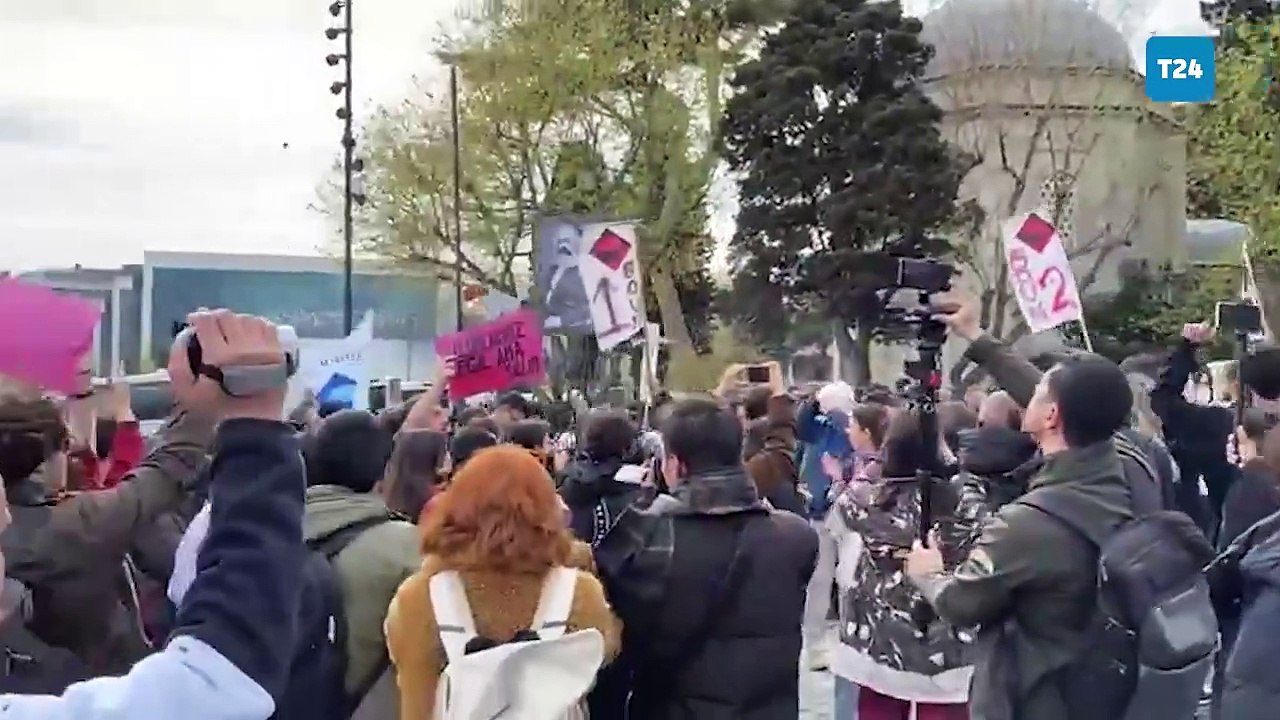 Lise ve üniversite öğrencilerinden Beşiktaş'ta ‘öğretmen atama’ protestosu