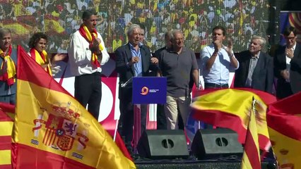 Vargas Llosa: legado incontestável na literatura e controverso na política