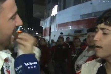 Dos aficionados argentinos casi llegan a las manos en mitad de una entrevista