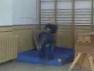 Deux amis qui font du catch