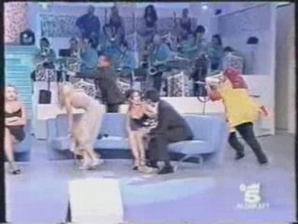 Laurafreddi_spacco-upskirt-buonadomenica1999_Nalex