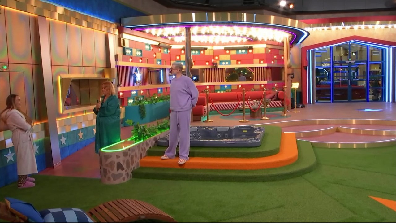 Celeb BB Clip Monday 14th April(2 of 2) from the 11pm to 2am live feed.