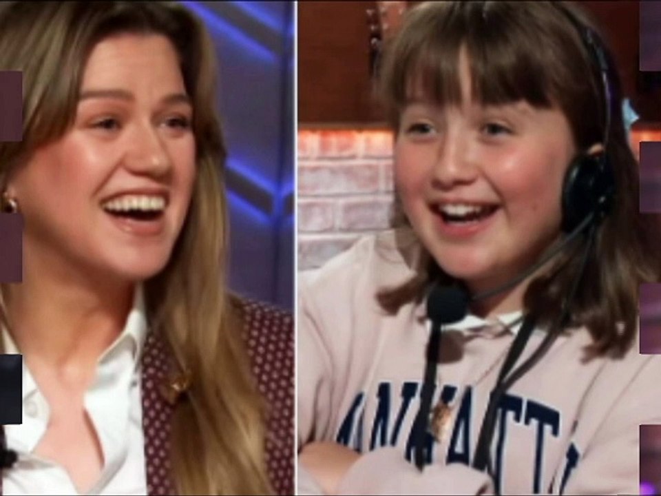 Kelly Clarkson relives moment her skirt fell down during concert: 'I was commando'