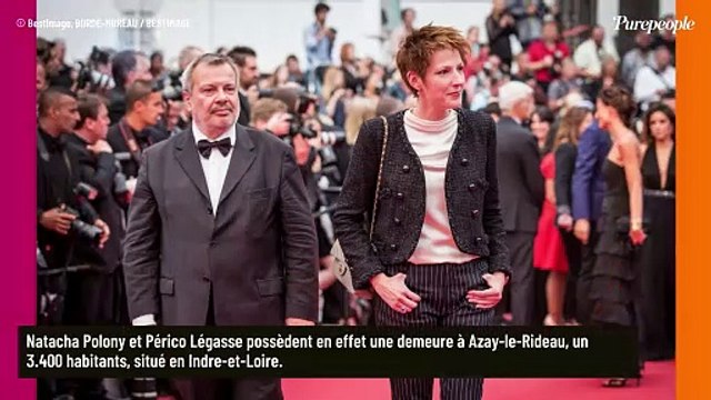 Natacha Polony et son mari Périco Légasse propriétaires d'une maison située dans un village de 3 400 habitants, connu pour son sublime château