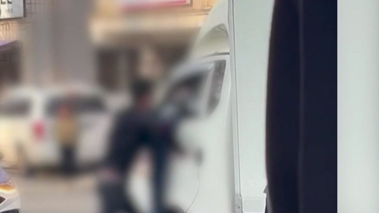 지나가는 차에 다짜고짜 주먹질...대마초 때문? [앵커리포트] / YTN