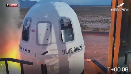 Regardez Katy Perry dans l'espace avec Space Blue