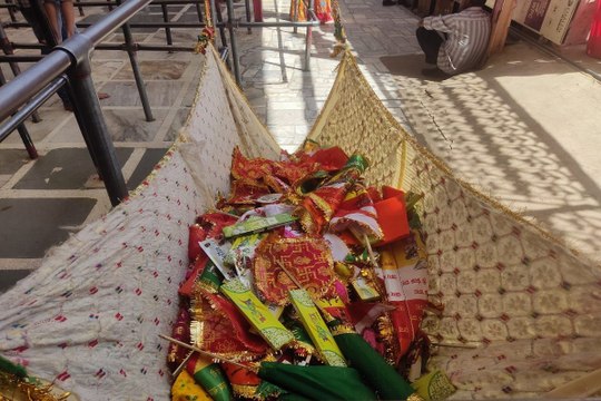 बाबा रामदेव मंदिर को लेकर आई बड़ी खबर, समाधि स्थल पर अब भक्त नहीं चढ़ा सकेंगे ये तीन वस्तुएं