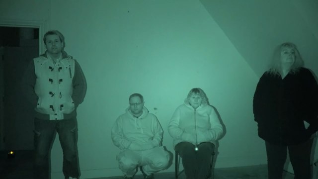 Geisterjäger sind verängstigt, als ihnen eine Stimme sagt, sie sollen aus einem alten Nonnenkloster verschwinden