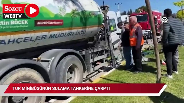 Tur minibüsünün sulama tankerine çarptığı kazada 6 kişi yaralandı