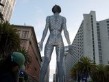Riesen-Statue in San Francisco: Arbeiter klettert in Allerwertesten
