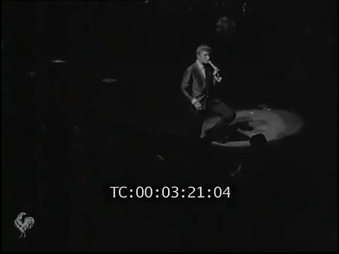 Johnny Hallyday à l’Olympia – Rushs Inédits du 19 Novembre 1962 (Pathé Actualités)