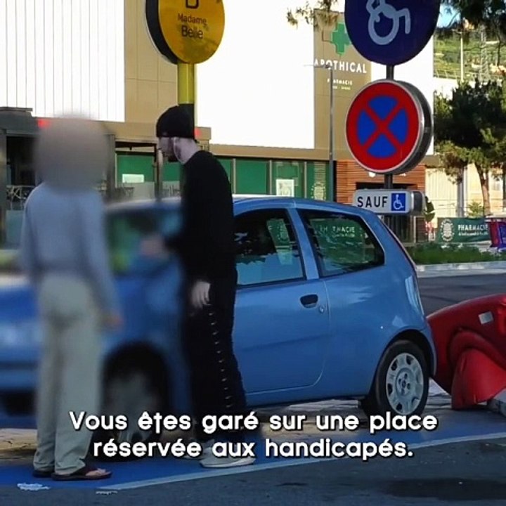 Il se gare sur une place handicapé ! 😡