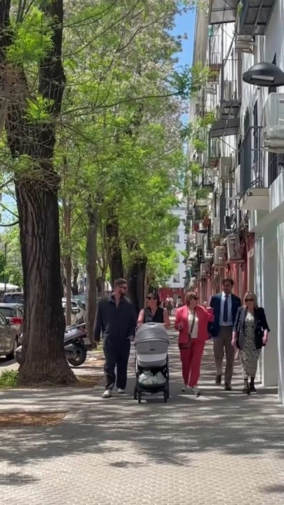 Anabel Pantoja y David Rodriguez disfrutan de la Semana Santa de Sevilla junto a su hija